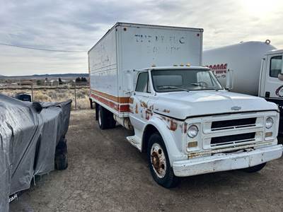 Chevrolet C50 (350) Box Truck