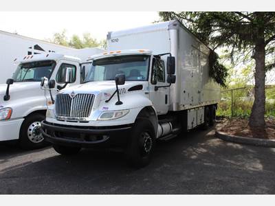 International 4400 Box Truck - 315HP