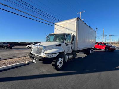 International DuraStar 4300 Box Truck - 215HP