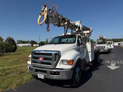 Ford F-750 Truck-Mounted Digger Derrick - Cat, 250HP