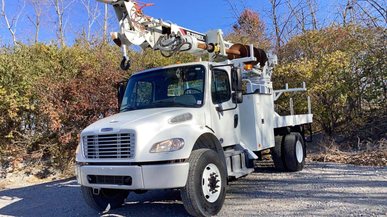 2017 Freightliner M2 106 Digger Derrick Truck Cummins, 250HP For Sale
