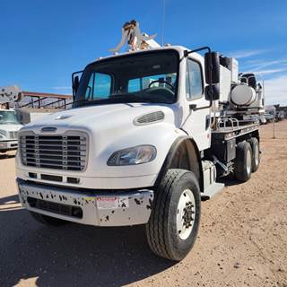 Freightliner M2 106 Tracked Digger Derrick - Cummins, 300HP