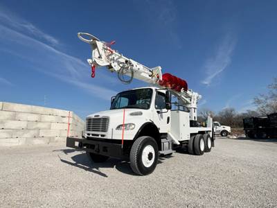Freightliner M2 106 Tracked Digger Derrick - Cummins, 300HP
