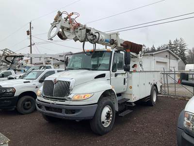 International 4300 Tracked Digger Derrick - Maxxforce DT 7.6L, 245HP