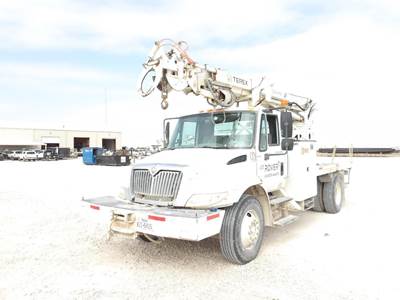 International 4300 Tracked Digger Derrick - DT466 7.6L, 245HP