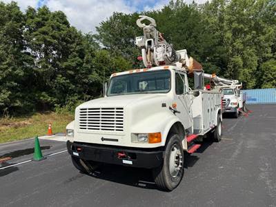 International 4700 Truck-Mounted Digger Derrick - DT466, 215HP