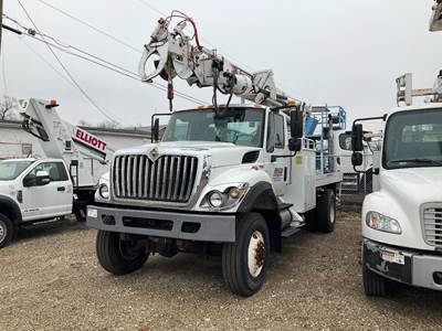 International 7300 Tracked Digger Derrick - MAXXFORCE DT, 245HP