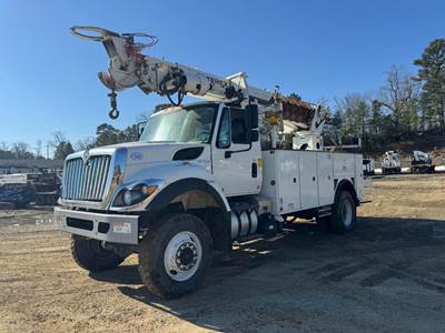 International 7300 Tracked Digger Derrick - Cummins, 250HP