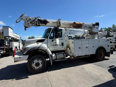 International 7400 Truck-Mounted Digger Derrick - Maxxforce DT 7.6L, 260HP