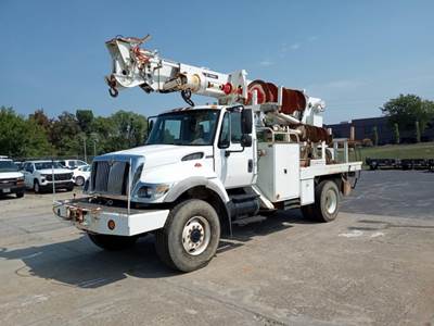 International 7400 Tracked Digger Derrick - DT466 7.6L, 260HP