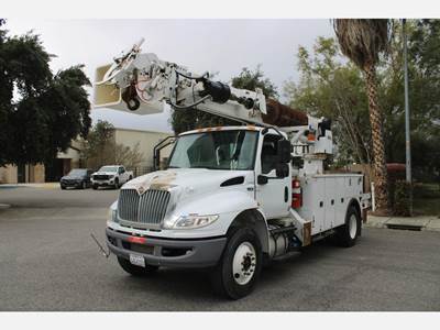 International MV607 Tracked Digger Derrick - Cummins, 250HP