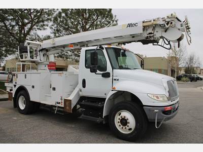 International MV607 Tracked Digger Derrick - Cummins, 250HP