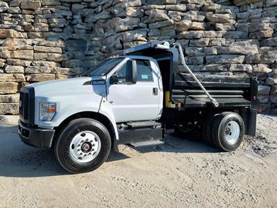 Ford F-750 Dump Truck - 7.3L G 335HP