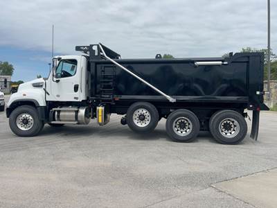 Freightliner 114SD Dump Truck - Cummins 500HP