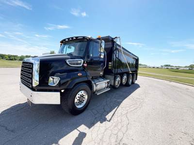 Freightliner 114SD Dump Truck - Detroit 450HP