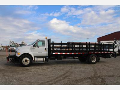 Ford F-750 Flatbed Truck - 240HP