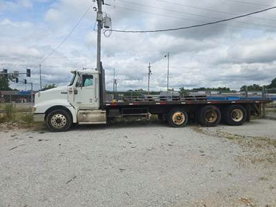 International 9200i Flatbed Truck - 435HP