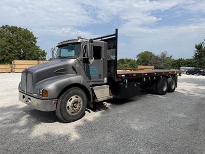 Kenworth T300 Flatbed Truck - 315HP