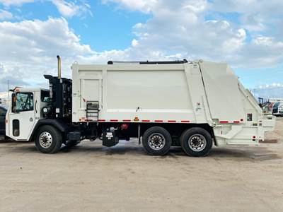 BATTLE MOTORS LNT Garbage Truck - Cummins, 350HP