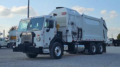 Peterbilt 520 Side Load Garbage Truck - Paccar, 370HP