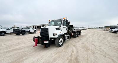 Freightliner 108SD Grapple Truck - Cummins, 350HP