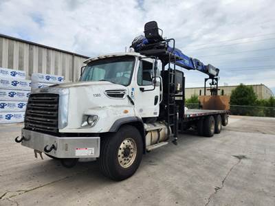Freightliner 114SD Grapple Truck - Detroit, 450HP
