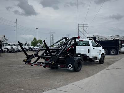 Chevrolet 6500 Hooklift Truck - Duramax, 350HP