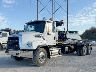 Freightliner 114SD Hooklift Truck - Cummins, 475HP