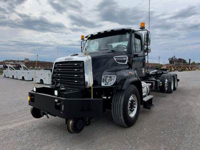 Freightliner 114SD Hooklift Truck - Cummins, 475HP