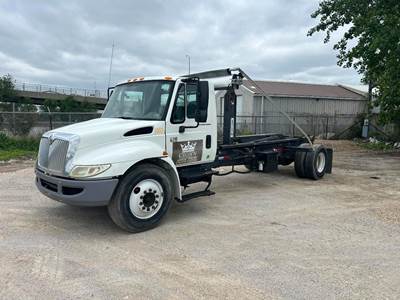 International 4300 Hooklift Truck - DT466 7.6L, 210HP