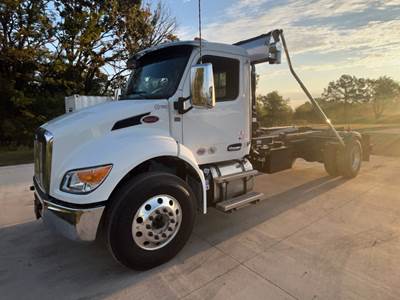 Peterbilt 536 Hooklift Truck - Paccar, 350HP