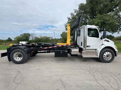 Peterbilt 537 Hooklift Truck - Paccar, 350HP
