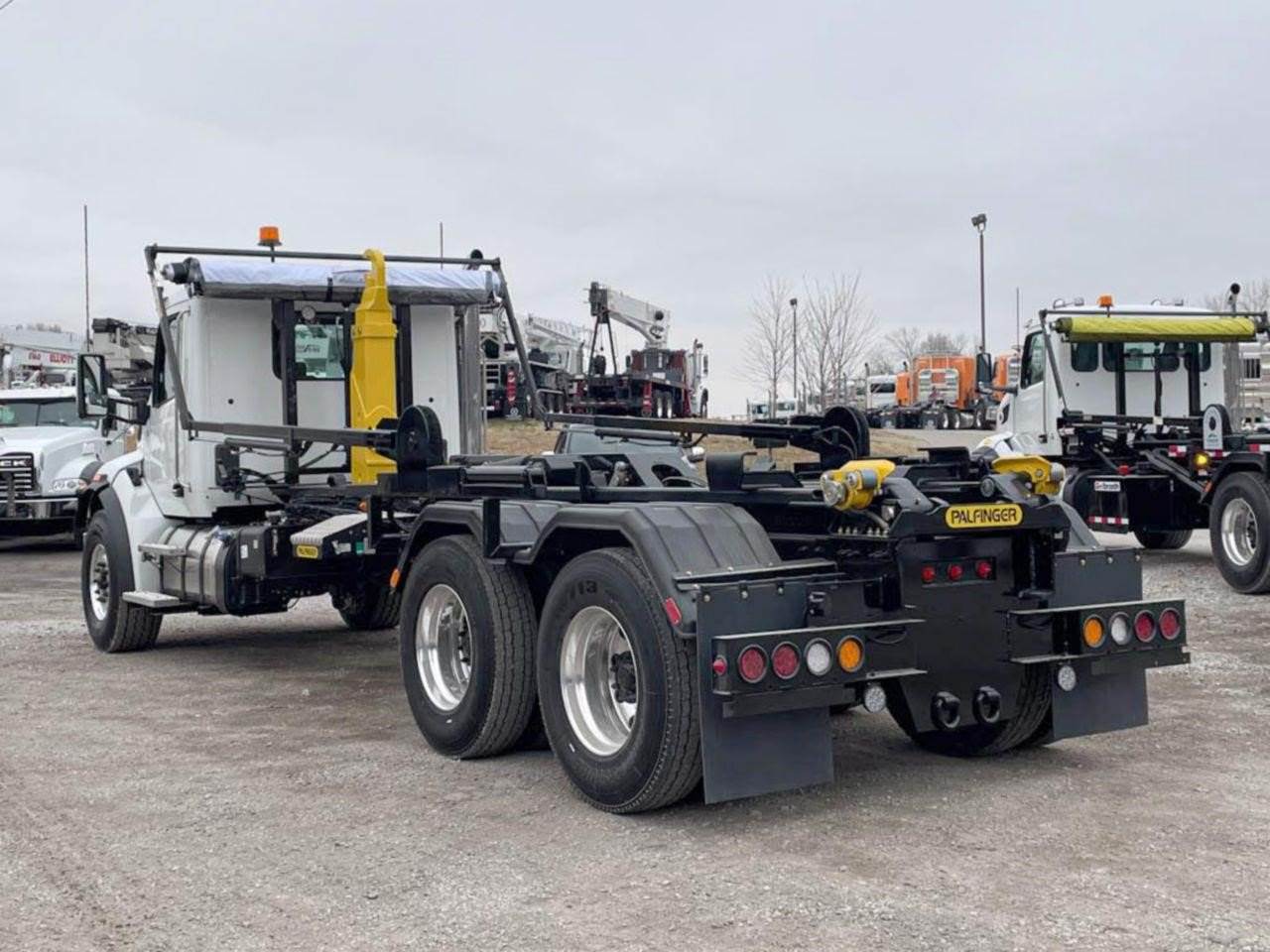 2023 Peterbilt 548 Tandem Axle Hooklift Truck Paccar, 350HP, 6 Speed