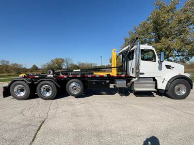 Peterbilt 567 Hooklift Truck - Cummins, 450HP