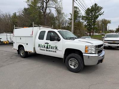 Chevrolet Silverado 4x4 Gas Mechanic / Service Truck - Gm