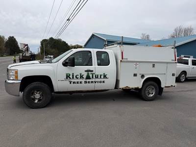 Chevrolet Silverado 4x4 Gas Mechanic / Service Truck - Gm