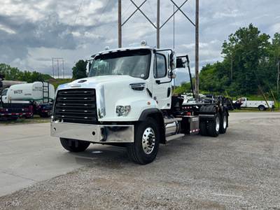 Freightliner 114SD Roll Off Truck - Cummins, 475HP