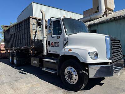 Freightliner 114SD Roll Off Truck - Cummins