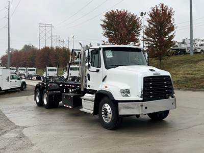 Freightliner 114SD Roll Off Truck - Cummins, 475HP