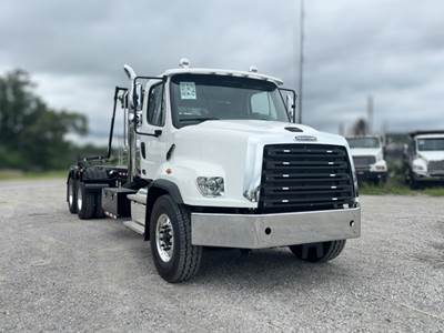 Freightliner 114SD Roll Off Truck - Cummins, 455HP