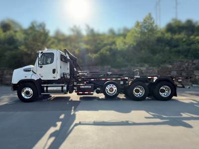 Freightliner 114SD Roll Off Truck - Cummins, 455HP