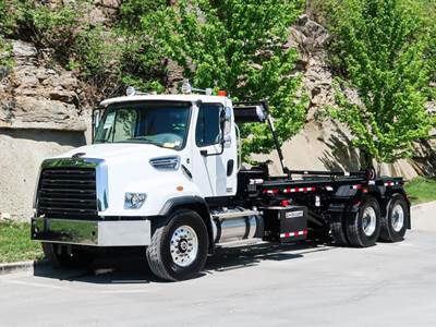 Freightliner 114SD Roll Off Truck - Detroit, 450HP