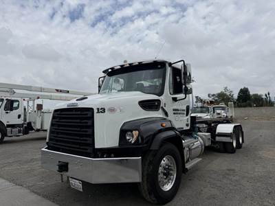 Freightliner 114SD Roll Off Truck - Detroit, 410HP