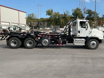 Freightliner 114SD Roll Off Truck - Cummins, 475HP