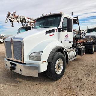 Kenworth T880 Roll Off Truck - Cummins, 450HP