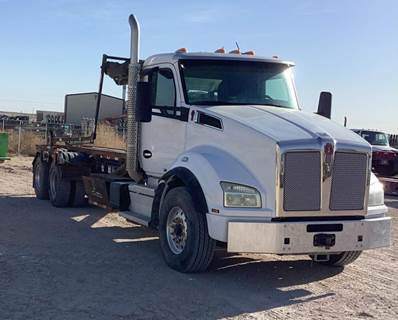 Kenworth T880 Roll Off Truck - Cummins, 450HP