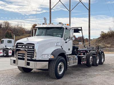 Mack GR64BR Roll Off Truck - MP8 D, 425HP