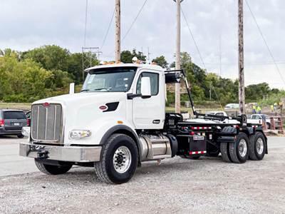 Peterbilt 567 Roll Off Truck - Paccar, 455HP