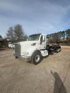 Peterbilt 567 Roll Off Truck - Paccar, 455HP