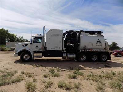 Peterbilt 567 Vacuum Truck - Cummins, 525HP